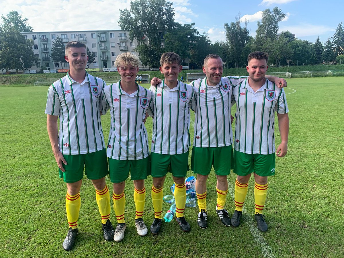 graham9evans's tweet photo. @Matthew89031216 @WeAreFSACymru @LlaniTownfc https://t.co/TnEHYIjdOI