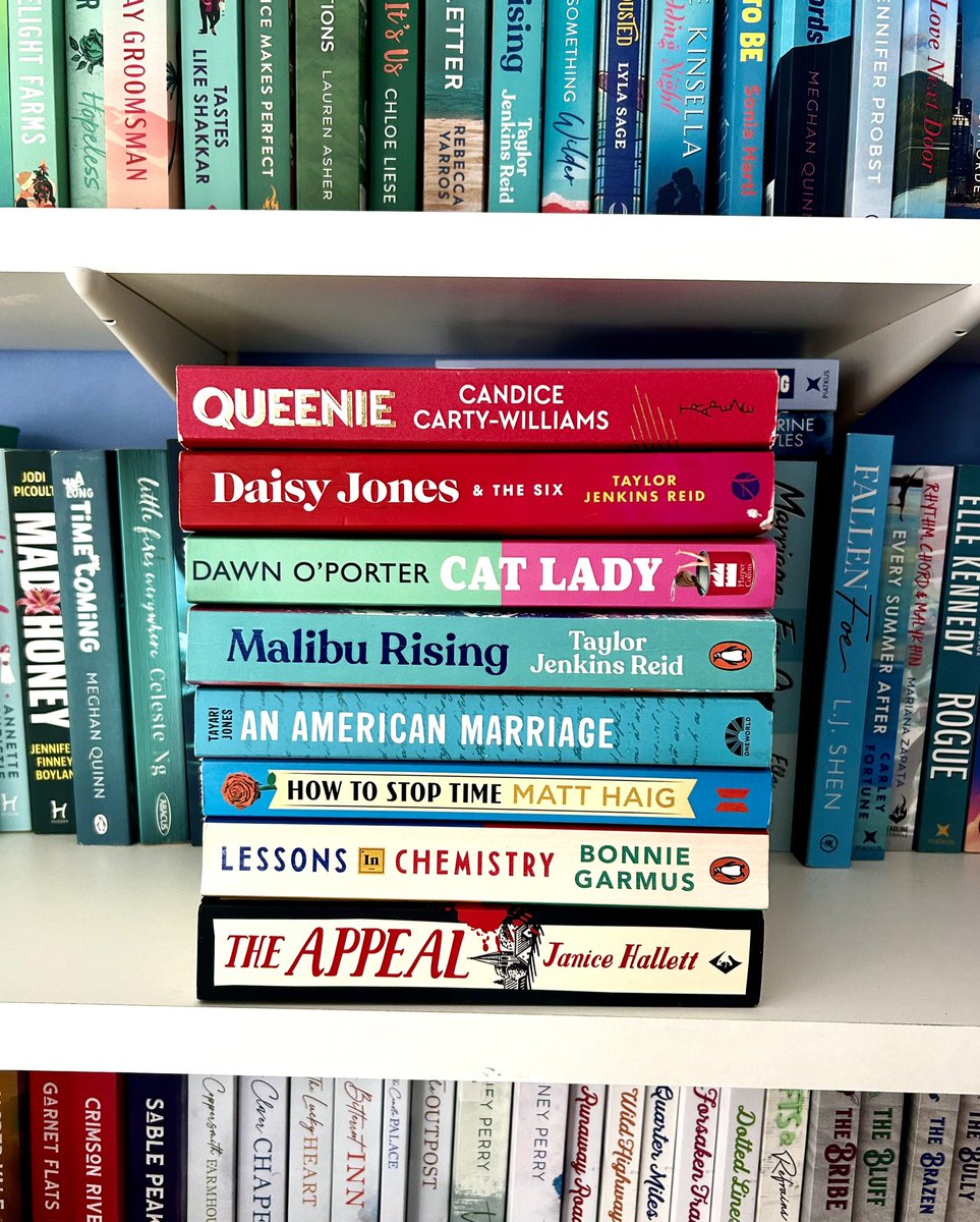 ✨ *Giveaway* ✨ 
Wanting to gift a selection of books I’ve enjoyed over the last few months, as well as two bookmarks from my shop to someone that works in education. 

Rules: like post to enter, must work in education industry. 

Will pick randomly on 12/6