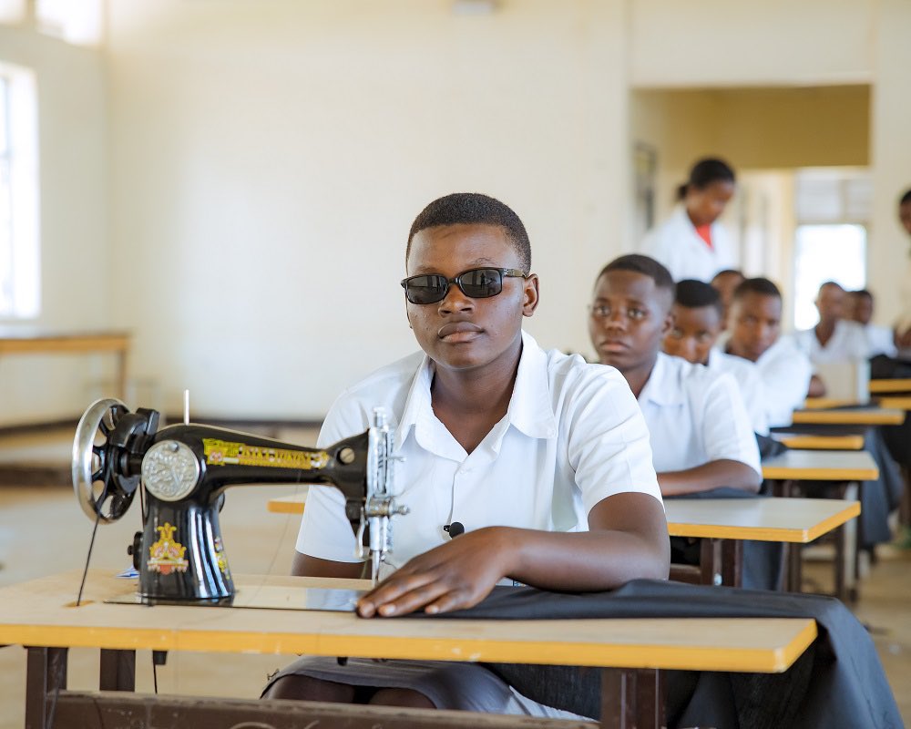 Ubuyobozi bw’Urwego rw’Igihugu rushinzwe Uburezi bw’Ibanze,REB, bwatangaje ko guhera mu mwaka utaha uburyo isomo ryo kwihangira imirimo (Entrepreneurship) ryigishwamo ku banyeshuri bitegura gusoza amashuri yisumbuye buzahinduka, buri munyeshuri akazajya abazwa icyo azakora asoje