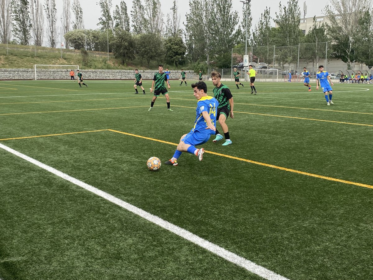 pbsantcugat's tweet photo. ⚽ Ahir, al camp de Can Magí, vam acollir la final de la 3a Copa del Vallès Occidental Terrassa.

🏆 El @cfumirasolbaco va superar (3-4) en la final al CF Pueblo Nuevo 2002.

👉 La competició l'organitza la delegació del Vallès Occidental #Terrassa de la @FCF_CAT .

@Gol_Cat https://t.co/8iSP8yjWkC