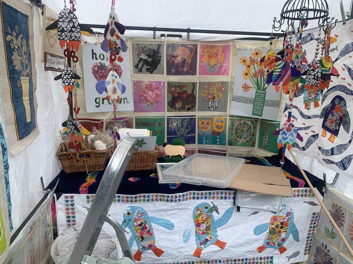 Chris_Todd1's tweet photo. At Cable Street Community Gardens setting up for Open Day!

Starts 11am til 4pm. Cakes! Local history! Books! Art! Plants! Music! Allotment!

At Hardinge Street London E1

Don’t miss it … https://t.co/BKZDRr4sQI