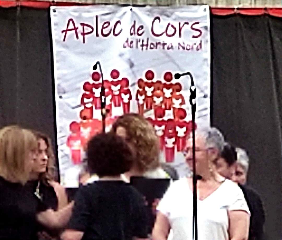 MariaJesusBolta's tweet photo. A #Meliana, aplec de #cors de l'#Hortanord, que han interpretat obres d'#Estellés, #AusiàsMarch, #Serrat, #Llach... Bravo!!! https://t.co/OLHfMVY8b5