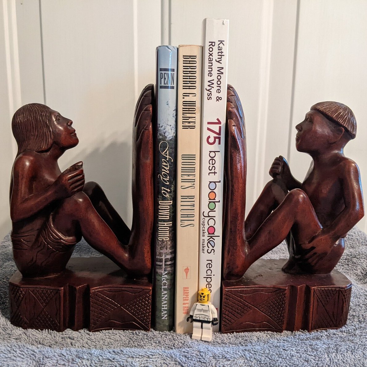 Boondockfinds's tweet photo. Teak Wood Carved Couple Big Feet Bookends Phillipines Souvenir Vintage https://t.co/CCfLL1RZSb via @Etsy  #Bookends #feet #Islandlife #Phillipines #collectible #wood #etsyvintage https://t.co/Lu7yyQdFto