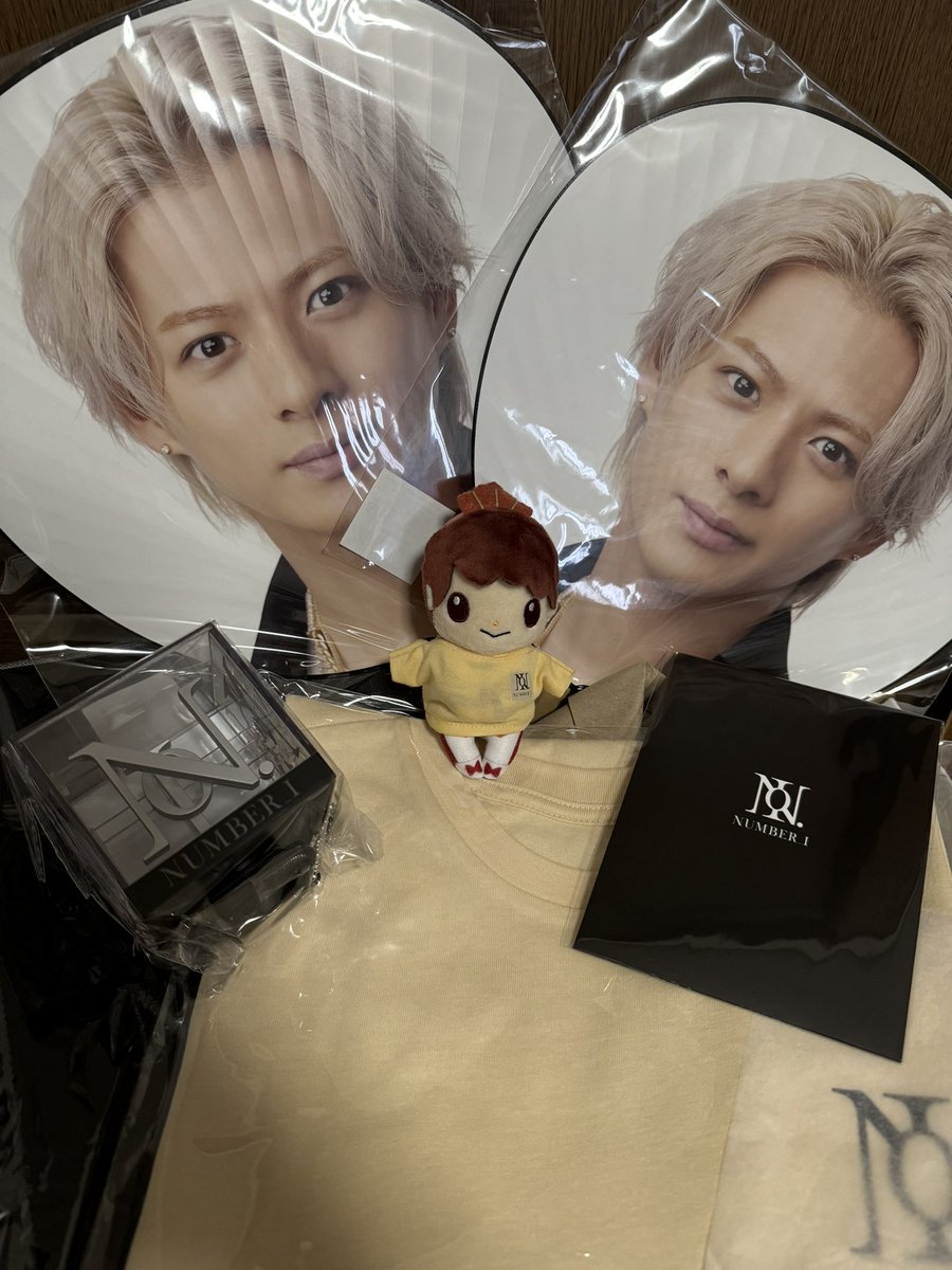 naaa2minn's tweet photo. ようこそ🥹🫶🏻
Tシャツが思ったより黄色で
準備してたちょっこりTシャツと色味似てて
テンションあがった🤭🩷
 #Number_i 
 #Numbring https://t.co/MkAnazy52B
