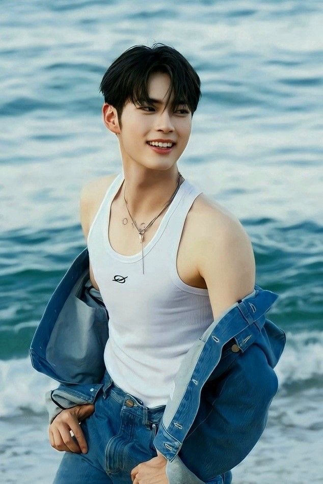 kchartsmaster's tweet photo. ZEROBASEONE’s Sung Hanbin has been announced as the next Studio Choom ‘Artist of the Month’. https://t.co/0Kk64xyIvX
