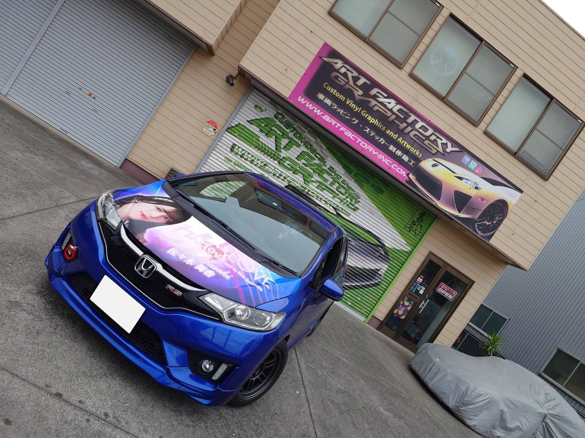 bzosada's tweet photo. 舞香さんボンネット2024ver.
前回に引き続きアートファクトリー様に施工していただきました！
今回は衣装に合わせてピンクを入れました
舞香さんの力になれればだけどイベント等でも色々行かせていただきたいです
元気な姿で戻ってくることを祈っております https://t.co/EqBfCD2bpj