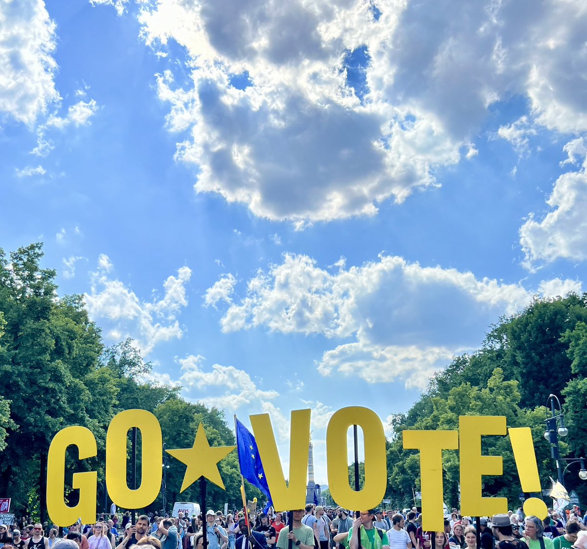 Heute bis 18 Uhr wählen gehen 🇪🇺! 

#gehwählen #Wahlbeteiligung #Europawahl #noAfD #ElectionsEuropéennes