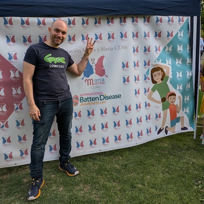 JaimeBenages's tweet photo. Hoy día internacional de la enfermedad de Batten hazte una foto con tu huella dactilar pintada de color y etiquétala con #diaBatten y #battenday2024   ¡¡Puedes ayudarnos a llegar más lejos!! ¡¡Volamos en V!! https://t.co/nrm6Qe9son