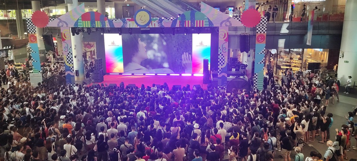 谁不想 - 林宥嘉 Yoga lin @ 新加坡 Tampines hub. Countdown 3min.