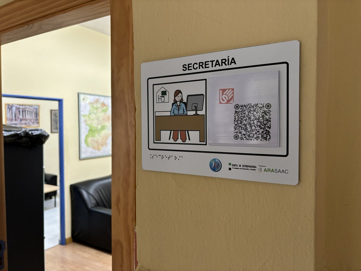 manteca_jorge's tweet photo. El IES Santa Eulalia es "Accesiblex" proyecto de innovación que hace más inclusivo para todos los alumnos y alumnas del centro. Código QR - Lengua de signos junto a la señal ética de accesibilidad universal https://t.co/wrtOcHjrew
