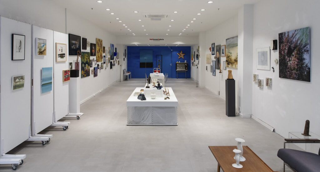 In #StadshartAmstelveen t/m 21 juni
Expositie met 150 werken van 20 kunstenaars van @AmstellandKunst. Ook ‘pakje kunst’ a € 4 te koop. Open vrij- t/m zondag. denieuwegalerie.nl #cultuur #visitamstelveen #galerie #kunst #tentoonstelling