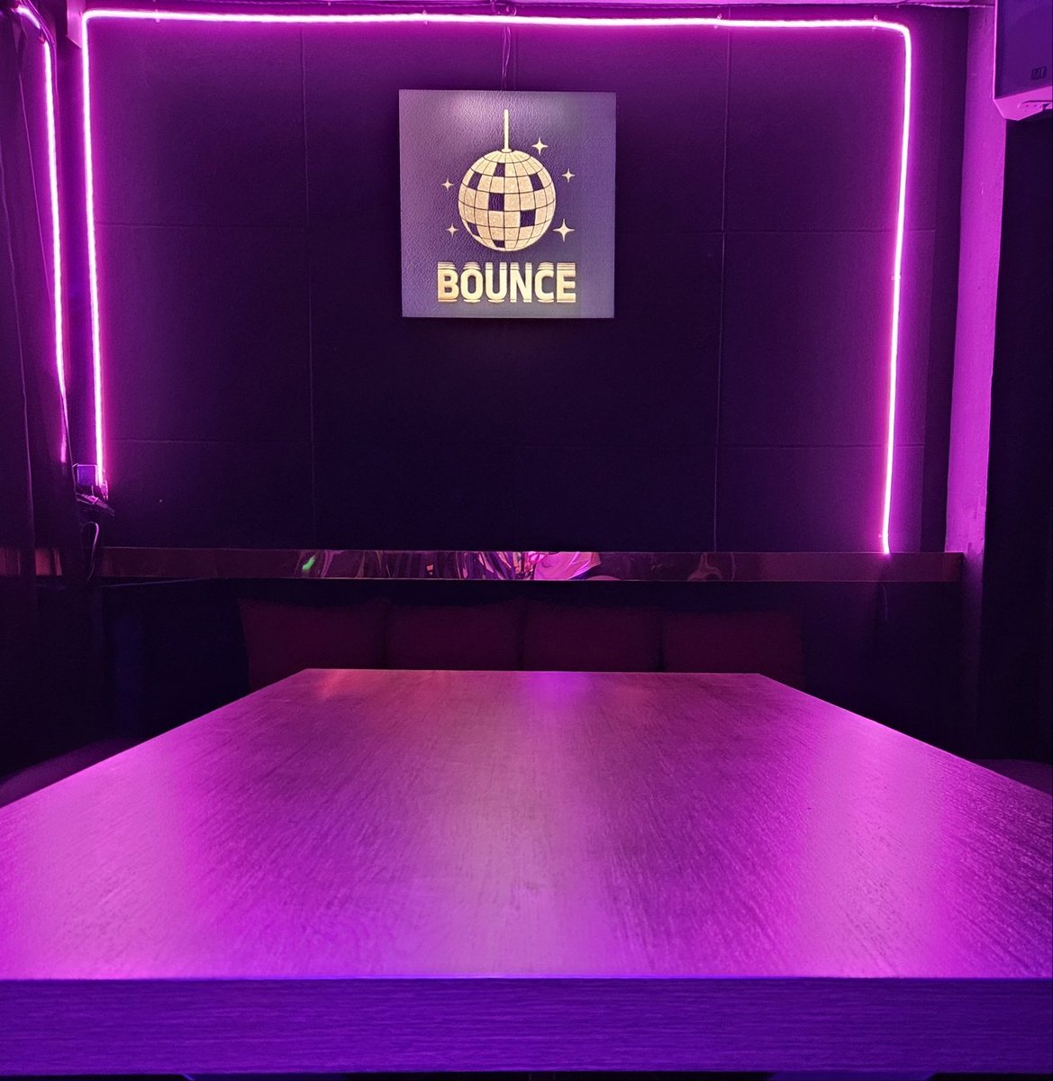 ํ์๋๋ค์ด ์ง์ค์ง์์ธ๋์ค๋น ๊ฐ ์ด์ํ๋ @Bounce_bar ์ ๊ฐ๋ค์์ด์ ํด๋ฝ๋ถ์๊ธฐ๋ฅผ ๋ง์๊ป ์ฆ๊ธธ์์๊ณ ์์ฃผ๋ ๋ค์ํ๊ณ ์์ ๋กญ๊ณ ํธ์ํ ๋ถ์๊ธฐโฆ