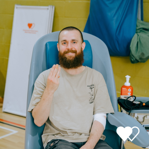 🩸 Next week is National Blood Donor Week!

Did you know, one donation can save up to 3️⃣ people's lives!

❤️ Help us by sharing this message and booking a lifesaving appointment today wbs.wales/nbdw24