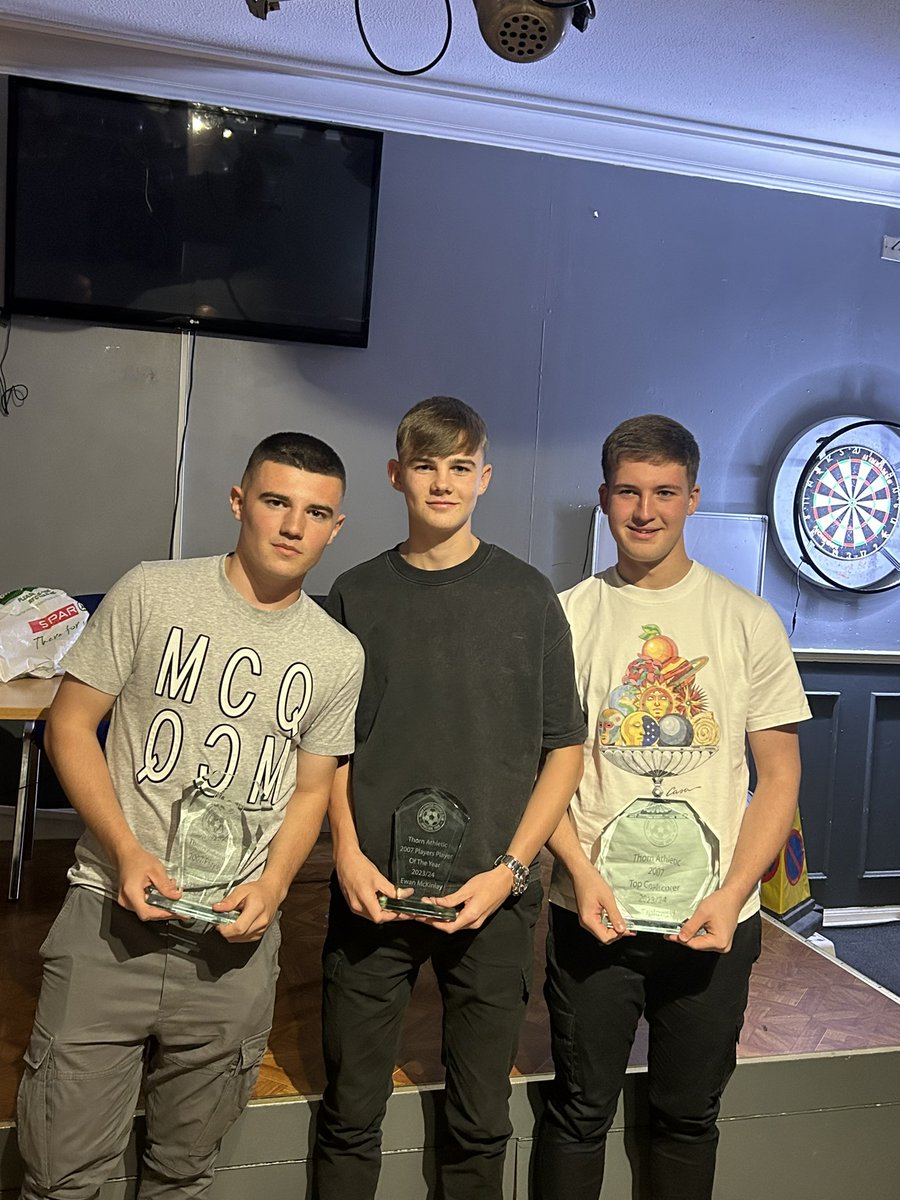 Thorn2007s's tweet photo. The 3 winners last night, also massive thanks to Pockets for hosting us was great. Big thanks goes to Colin Singh and his brothers for all their work with not only the 2007s awards but the 1st teams aswell as some for the U20s, highly recommend find at https://t.co/YJLhZotEOn https://t.co/iWrgclJBeQ