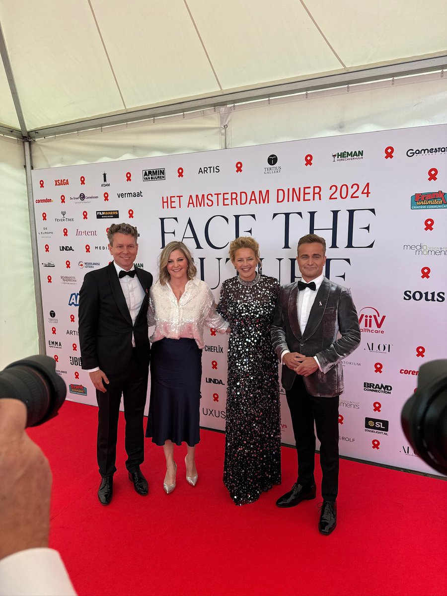 Trots om weer bij het #AmsterdamDiner te zijn. Een event om geld op te halen voor de wereldwijde hiv-aanpak &amp; verkleinen van het stigma. Met NLse steun zijn internationaal grote stappen gezet, maar er is nog een lange weg te gaan dus roep ik op om onze leidersrol voort te zetten!