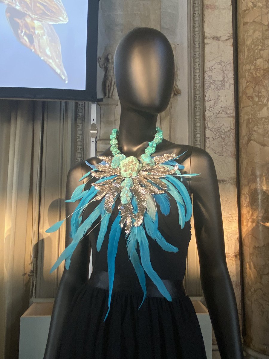 archivetro's tweet photo. “Gioielli dal cuore della Terra”
#Superstones
#Raspini #jewels #art
Palazzo Colonna #Roma
#mypics #9giugno
- Collana Bollicine
Calcedonio, perle barocche
- Collana Turquoise
Turchese, piume
- Collana Fiori di Ametista
- Anello Profondo Blu
Azzurrite, perle, lapislazuli, turchese https://t.co/99SUVLJBnr