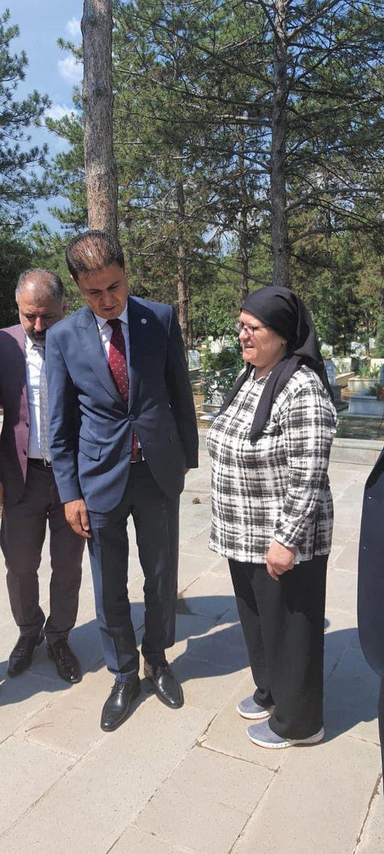 sdolgun01's tweet photo. Şehit öğretmen Aybüke Yalçın’ın anne ve babasına 255 bin Türk Eğitim-Sen üyesi arkadaşlarımızın selamlarını iletmiştik.Unutmayacağız Neşe Altenleri,BuminhanTemizkanları,Necmettin Yılmazları,Halis Şişmanları ve adını yazamadığım şehit öğretmenlerimizi,
mekanları cennet olsun. https://t.co/3iA3HMPtg2