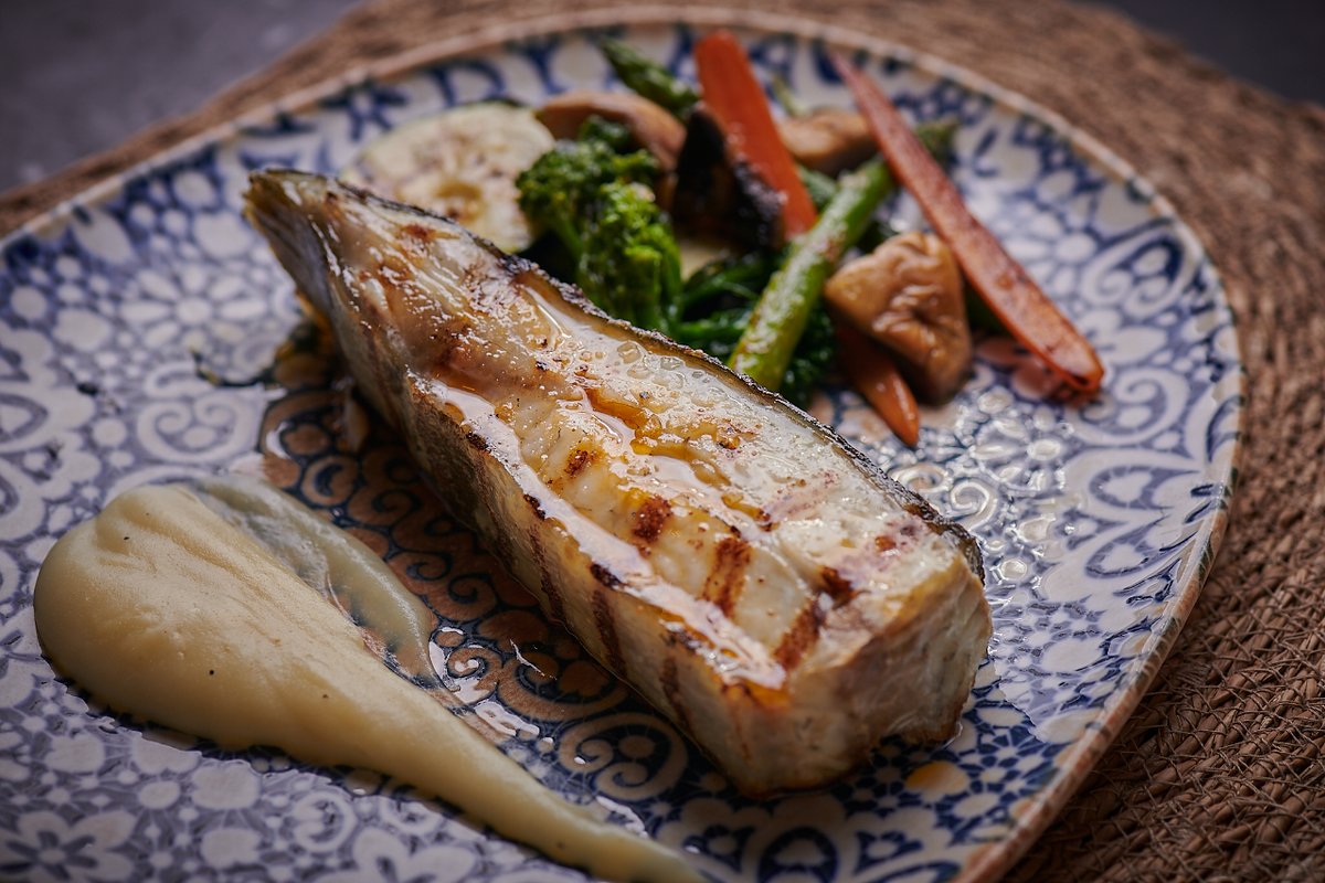 El #rodaballo braseado con verdura de temporada es de esos platos principales que no podemos quitar de nuestra carta.

C/ Fernando el Santo, 25, Madrid.
Reservas: restaurantevoraz.com

#comerenmadrid #restaurantesmadrid #cocinaespañola #sitiosbonitos #vorazes