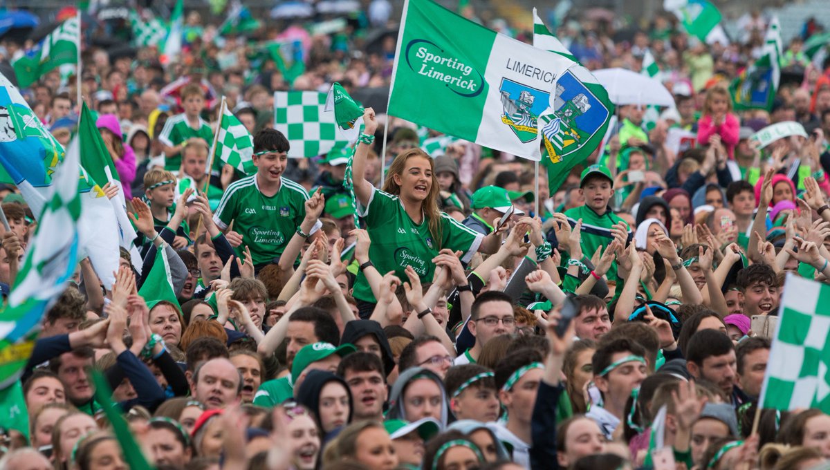 LimerickCouncil's tweet photo. Wishing the @LimerickCLG Senior Hurlers the very best of luck today in the Munster Senior Hurling Final.

#LuimneachAbú
💚💚💚 https://t.co/MzqorVzltZ