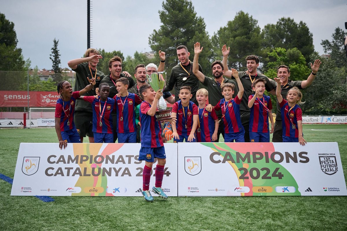 FCF_CAT's tweet photo. 🏆𝐂𝐚𝐦𝐩𝐢𝐨𝐧𝐚𝐭 𝐝𝐞 𝐂𝐚𝐭𝐚𝐥𝐮𝐧𝐲𝐚 𝐁𝐞𝐧𝐣𝐚𝐦𝐢́ 𝐒𝟗 𝐌𝐚𝐬𝐜𝐮𝐥𝐢́

⚽️ @FCBmasia 4️⃣🆚2️⃣ @CFDamm 

👑 El Barça es corona a Manresa en una final trepidant

Ben amunt, culers ❗️

#FestaFutbolCatalà #futbolformatiu https://t.co/mBjgqmEgHk