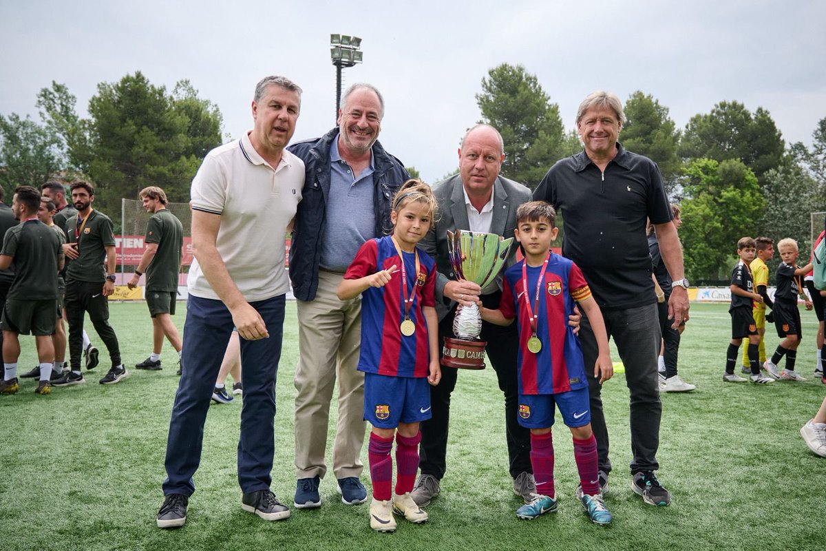 FCF_CAT's tweet photo. 🏆𝐂𝐚𝐦𝐩𝐢𝐨𝐧𝐚𝐭 𝐝𝐞 𝐂𝐚𝐭𝐚𝐥𝐮𝐧𝐲𝐚 𝐁𝐞𝐧𝐣𝐚𝐦𝐢́ 𝐒𝟗 𝐌𝐚𝐬𝐜𝐮𝐥𝐢́

⚽️ @FCBmasia 4️⃣🆚2️⃣ @CFDamm 

👑 El Barça es corona a Manresa en una final trepidant

Ben amunt, culers ❗️

#FestaFutbolCatalà #futbolformatiu https://t.co/mBjgqmEgHk