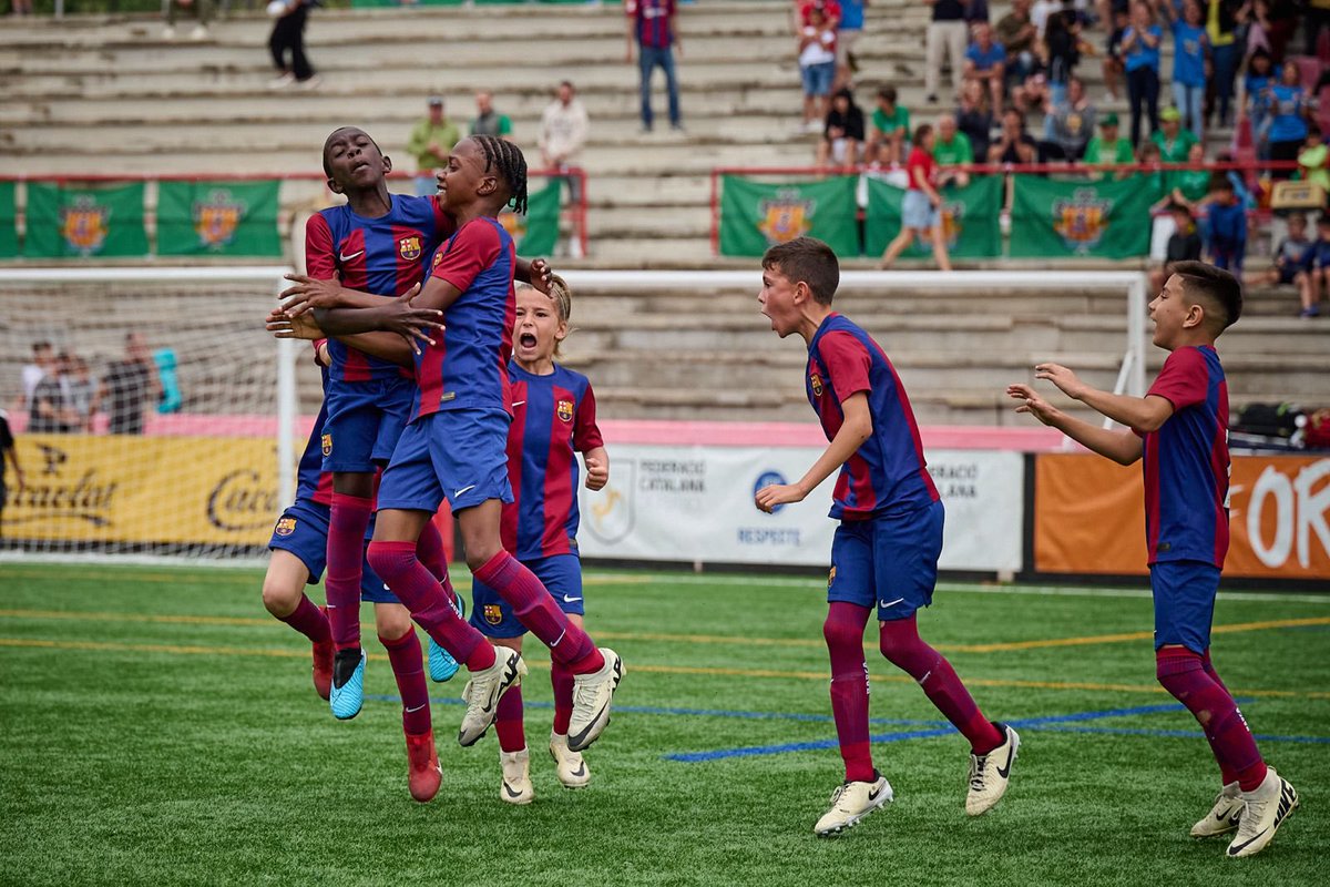 FCF_CAT's tweet photo. 🏆𝐂𝐚𝐦𝐩𝐢𝐨𝐧𝐚𝐭 𝐝𝐞 𝐂𝐚𝐭𝐚𝐥𝐮𝐧𝐲𝐚 𝐁𝐞𝐧𝐣𝐚𝐦𝐢́ 𝐒𝟗 𝐌𝐚𝐬𝐜𝐮𝐥𝐢́

⚽️ @FCBmasia 4️⃣🆚2️⃣ @CFDamm 

👑 El Barça es corona a Manresa en una final trepidant

Ben amunt, culers ❗️

#FestaFutbolCatalà #futbolformatiu https://t.co/mBjgqmEgHk