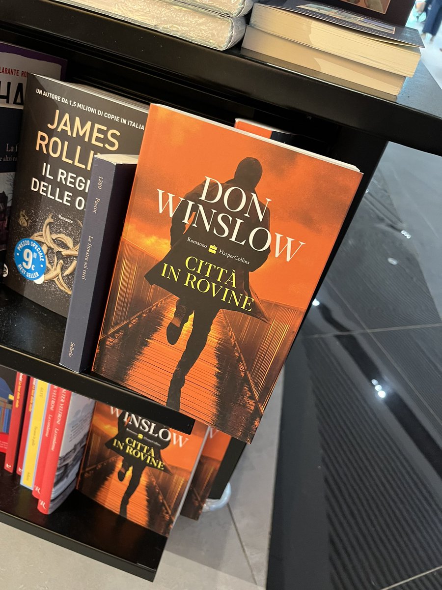 Hey <a href="/donwinslow/">Don Winslow</a>, just saw this in the Rome airport. Sei famoso!