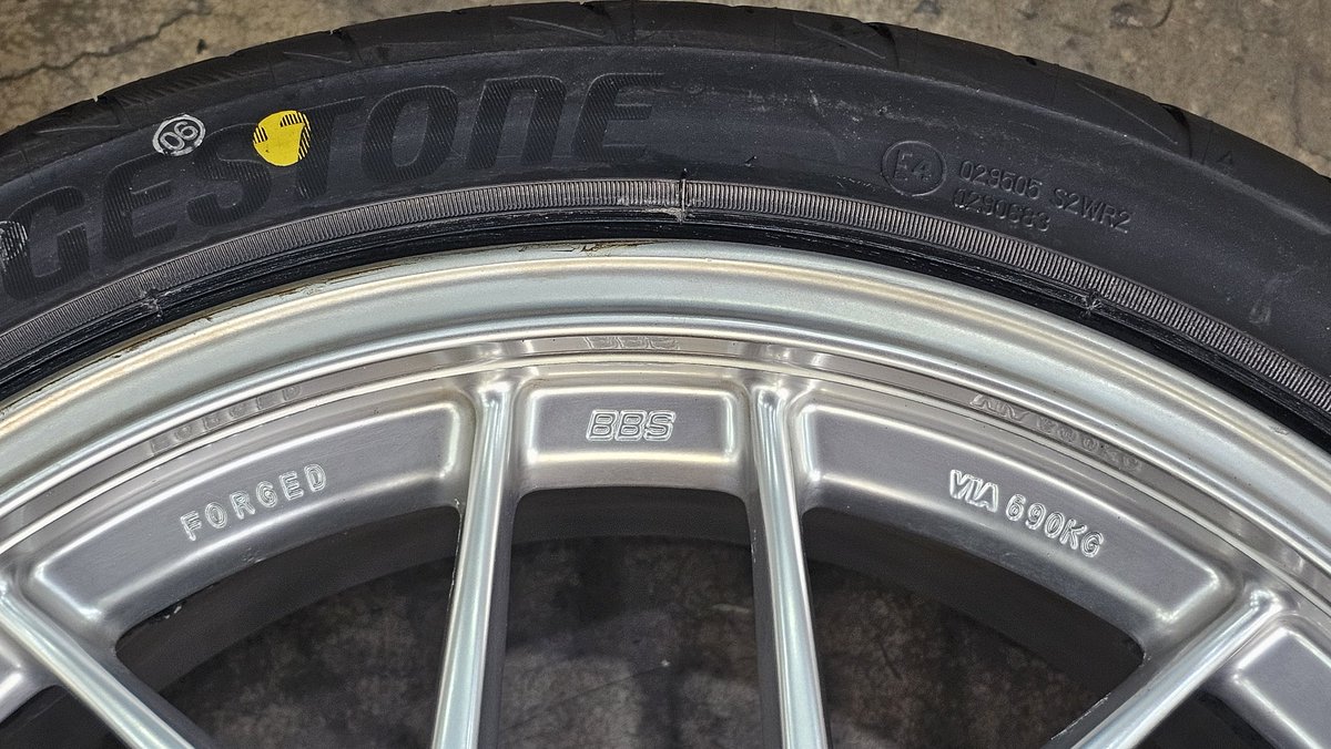 Z___zone's tweet photo. #세척 #BBS #bbswheels #BBSRGR #bbsjapan #단조휠 #bbs휠 #re004 https://t.co/6gla8U8vOc