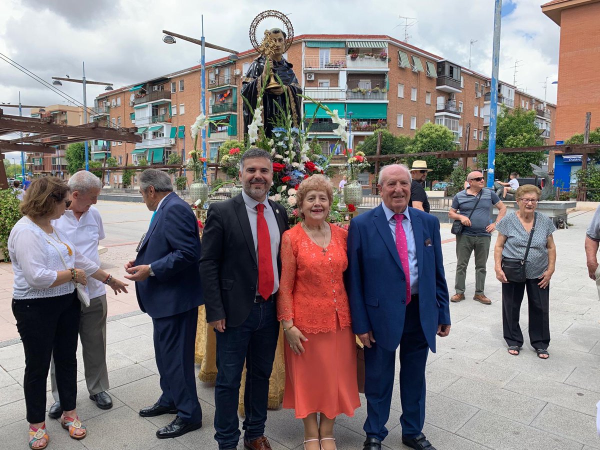 UnionporLeganes's tweet photo. ⚪️ CASAS REGIONALES
El Primer Teniente Alcalde y Portavoz de #ULEG @CarlosULEG junto a @Carlos_Aranzana están acompañando a la @casadesalamanca en sus actos por su patrón San Juan de Sahagún.
#Uleg #Leganés #SentimosLeganés https://t.co/vJ7AJMQhBF