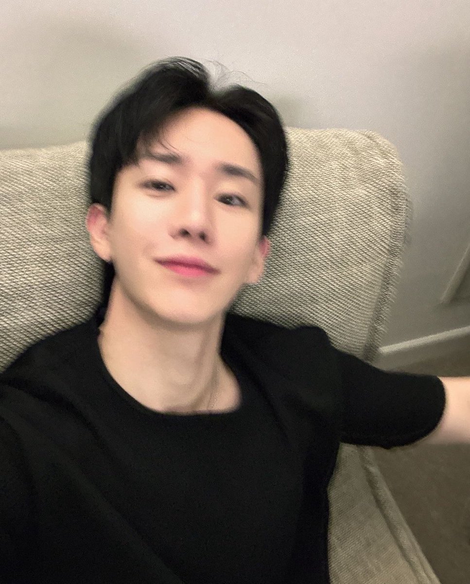bbang940108's tweet photo. 웅 오빠 사랑해😍 https://t.co/6kh945eTZi