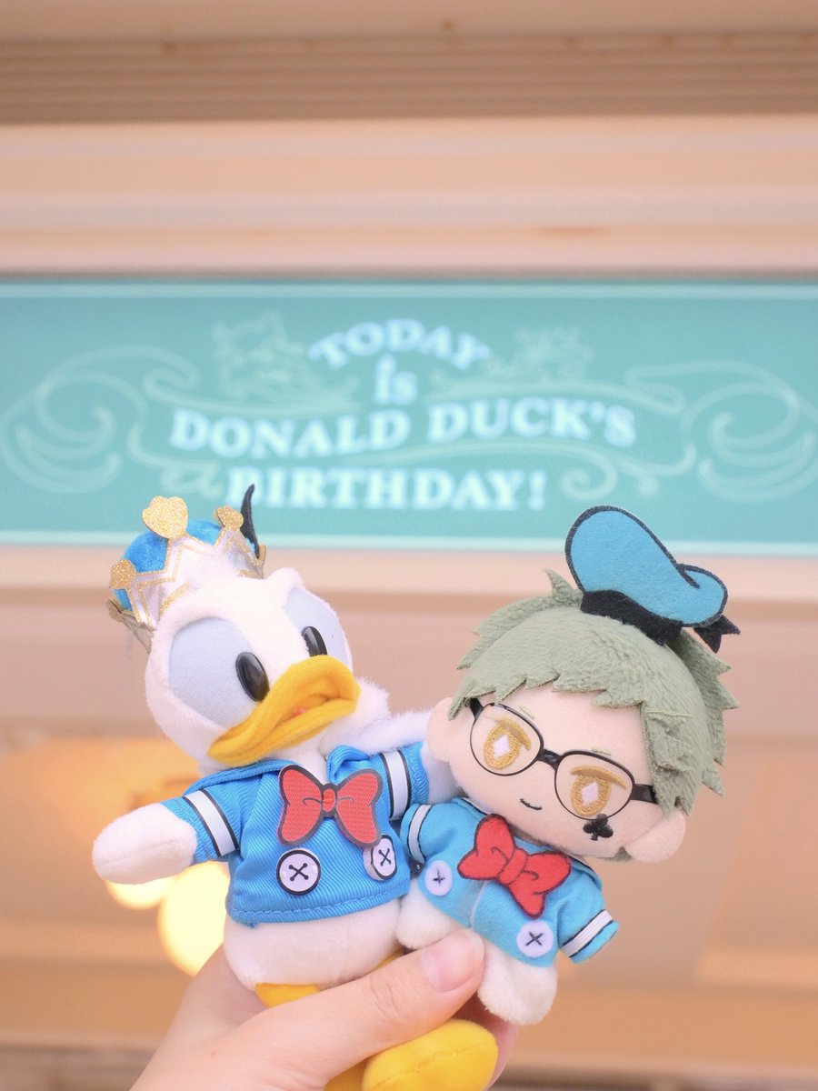 033e04's tweet photo. 今日は直接おめでとうを伝えに
ランドに行ってきました🥳 https://t.co/elv7KxDcAY