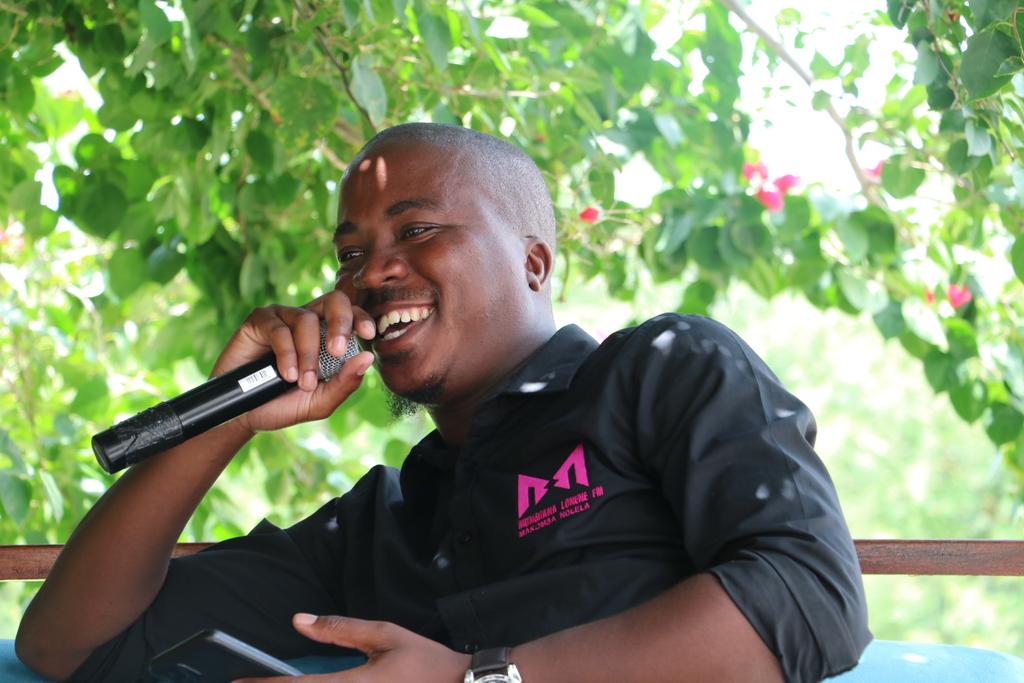 Sonto awu lavi Huwa!!

Ndzi kona eka #Phyuphya ya <a href="/Munghana/">Munghana Lonene FM</a> exikarhi ka 12h00 na 15h00