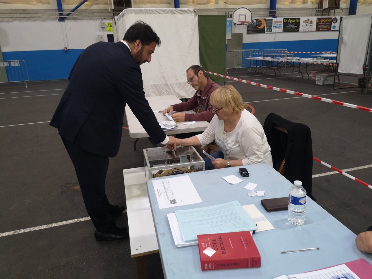 MenetOfficiel's tweet photo. A voté ! Acte citoyen accompli, amis vicquois pensez à aller voter avant 18h.  #ElectionsEuropéennes2024 https://t.co/3pBOFwm6A0