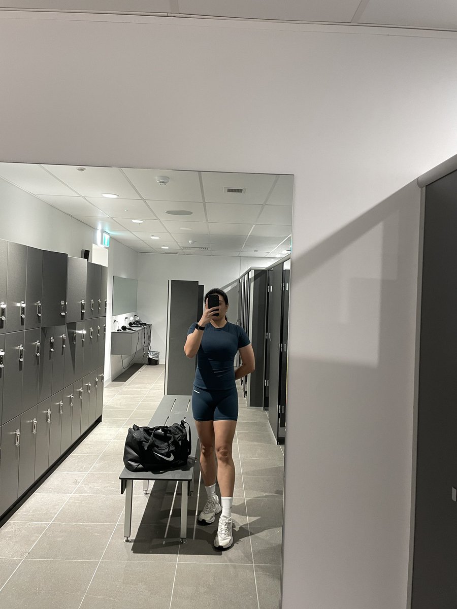 XerishyaG's tweet photo. My usual 10kgs are now 15kgs ez barbell curl 🥹 hopefully I can do 20kgs 10 reps 3 sets soon 🤍 also, need to do abs hahahaha! https://t.co/nOcfqhdgi6
