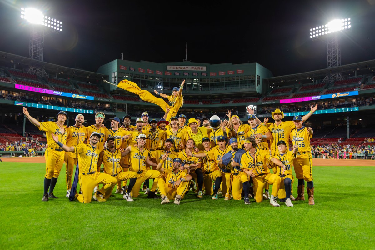 TheSavBananas's tweet photo. WHAT. A. NIGHT. Boston, we can't thank you enough for a historical night in a historical ballpark. It was a dream come true to be able to play in front of a sold out crowd of 37,000 in Fenway Park. Former Red Sox Mitch Moreland, Bill "The Spaceman" Lee, Jonny Gomes, AND Jonathan Papelbon made their way back to Boston for an appearance with the Bananas. It was way More Than a Feeling this weekend, it was one to remember forever💛 Thanks for making this small town team's dream come true, Boston.

See you this weekend, Nashville!