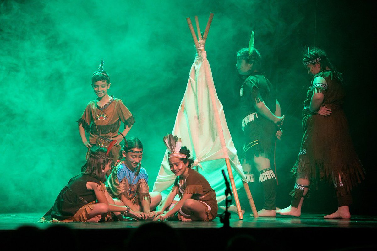 latramolla's tweet photo. Resum gràfic de la #7aMostraTeatre Infantil y Juvenil 🎭 de #LaTramolla

Dissabte, 17:30h
“L'oest Ilunyà" del Grup #TeatreInfantil - Nivell 3 de La Tramolla 👏🏻

Director i Professor: Ferran Jiménez 
@elferranet

#Teatre #TeatreJove #SomCulturaLocal
#Mollet

fotos: @cristinafores_ https://t.co/24mfSQRQPh