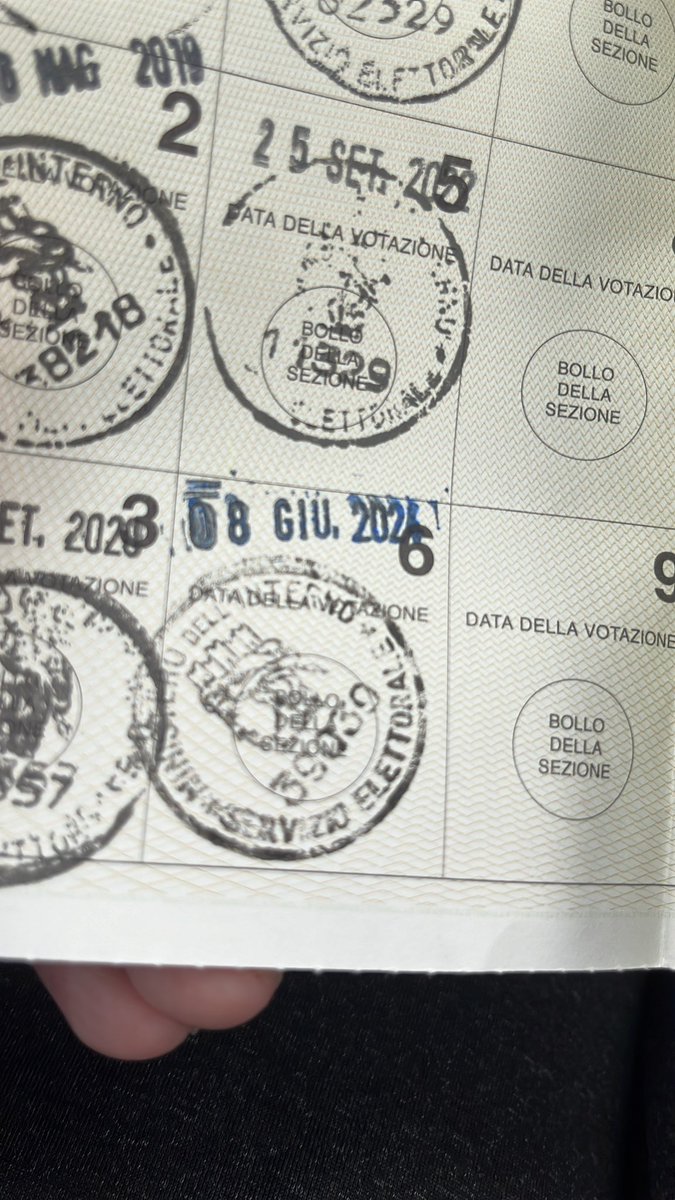 Manuelab1968's tweet photo. Ogni volta io mi sento orgogliosa di farlo. 
Partecipare e’un diritto!!!! 
Andate a votare 🗳️ e votate con giudizio !!! https://t.co/HqKzaBKfBz