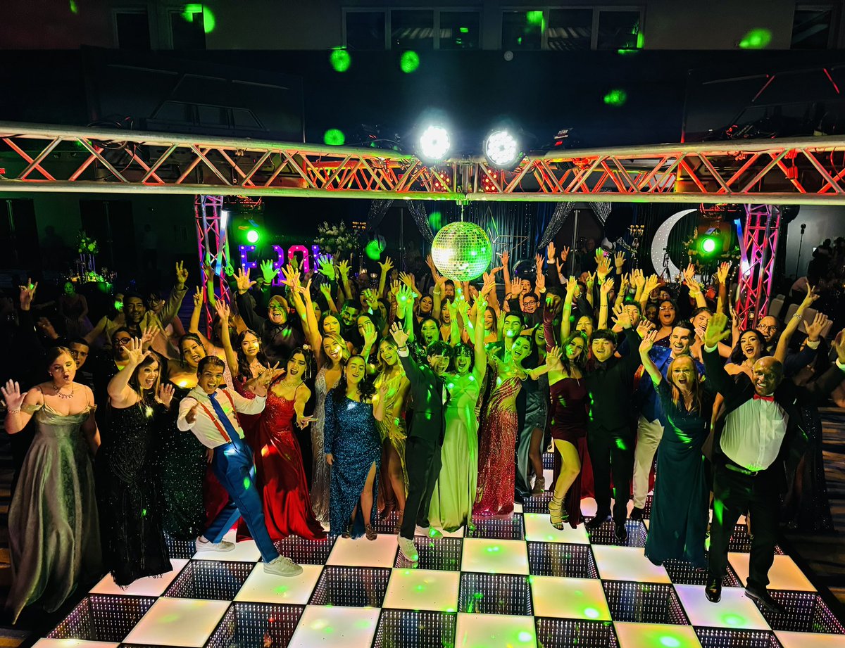 Hoy ! 1er Prom Academia INTER de Ponce y 2do Escuela Libre de Música los mejores ! Los #Proms #ALoLimite !!! #Limite21 #2024 ✌🏼😎😎😎