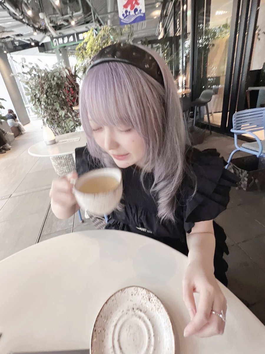 Nakan01998's tweet photo. 優雅なティータイムはむずかしい https://t.co/KlUN38a4Fa