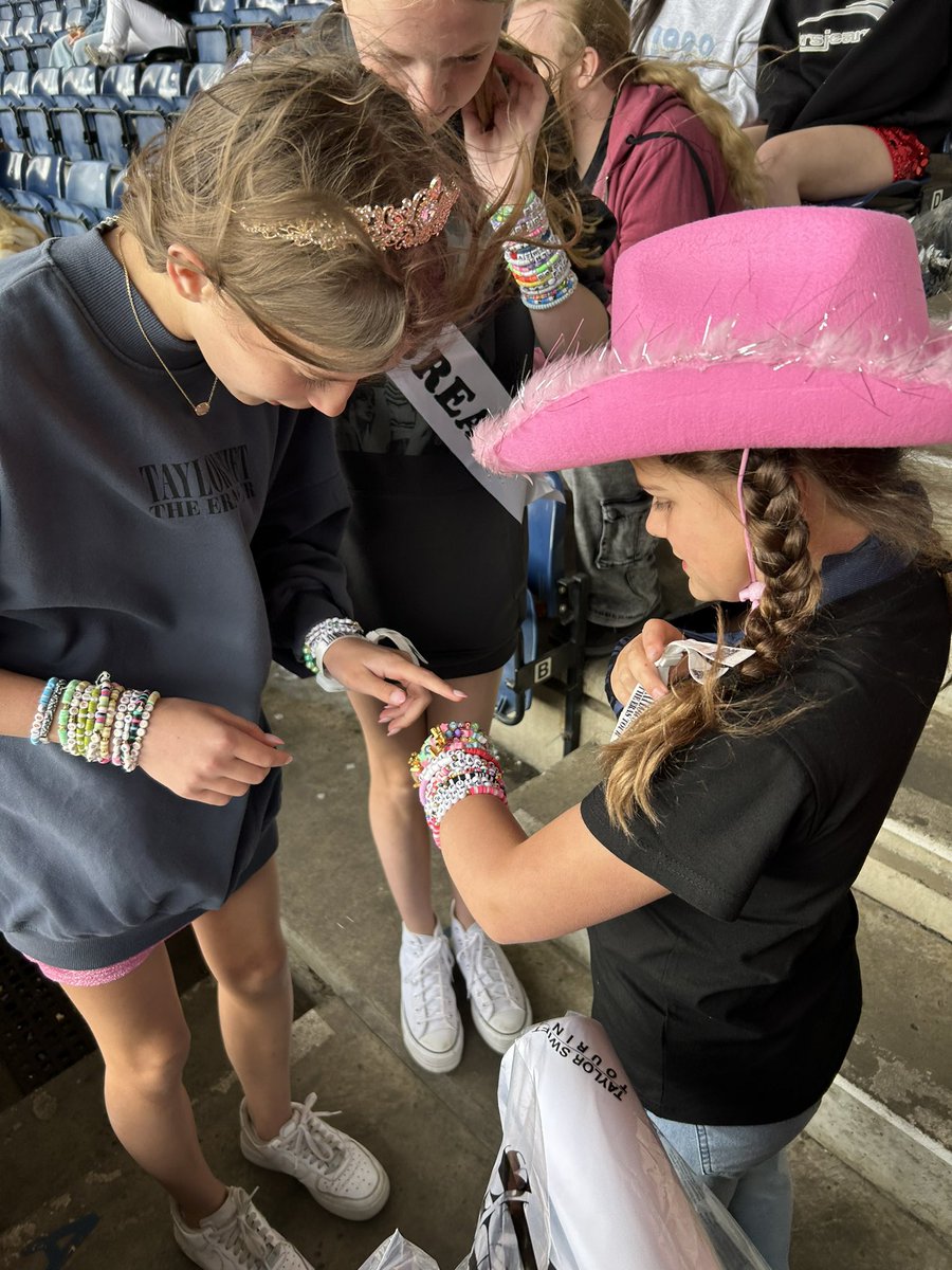 jamielonz's tweet photo. Special treat for the little one. All the way to Edinburgh for a Taylor Swift concert. Must be mad (or a secret swiftie) 😂
Now for the fun part which is the overnight coach back to London to get back for baseball at London stadium tomorrow afternoon ⚾️ https://t.co/jjoJTC8VY7