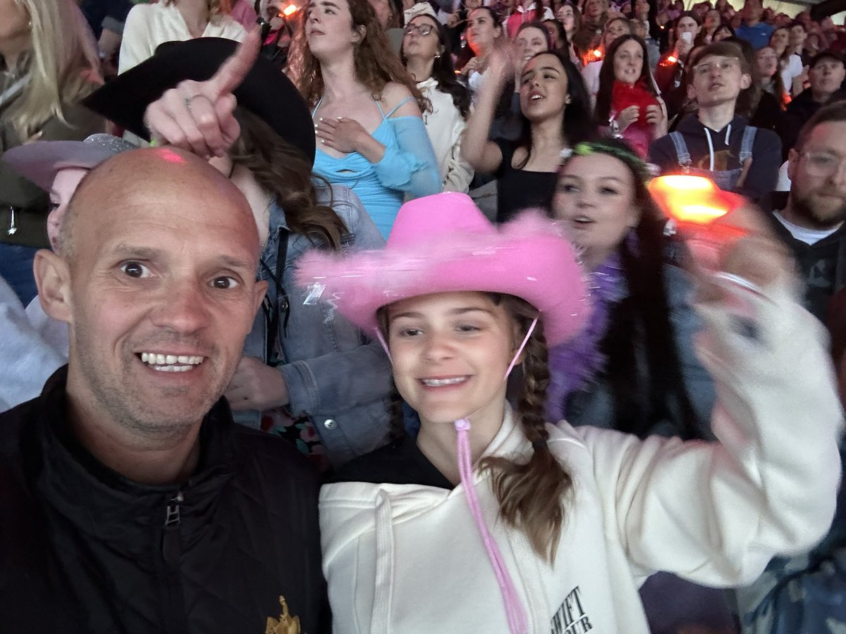 jamielonz's tweet photo. Special treat for the little one. All the way to Edinburgh for a Taylor Swift concert. Must be mad (or a secret swiftie) 😂
Now for the fun part which is the overnight coach back to London to get back for baseball at London stadium tomorrow afternoon ⚾️ https://t.co/jjoJTC8VY7