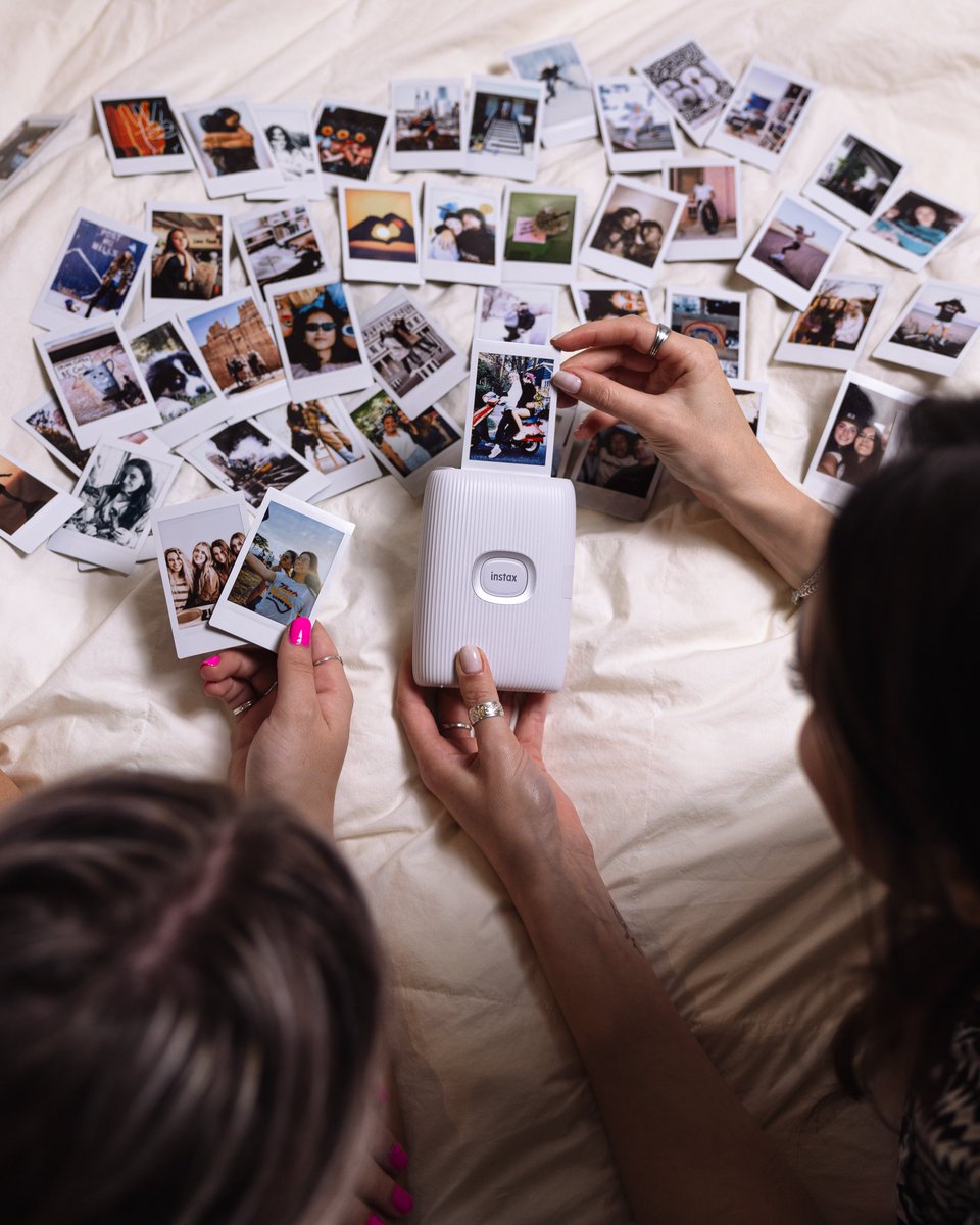 fujifilmjp_ck's tweet photo. スマホから簡単ハイスピードプリントできる「INSTAX mini Link 2™」は、専用アプリでスマホからいつでも簡単にチェキプリント可能📸
動画からベストショットを切り取ることも◎
思い出を形に残してみませんか?👀
#INSTAX #チェキ
#INSTAXminiLink2
#スマホプリンター https://t.co/NSrixQFTq7