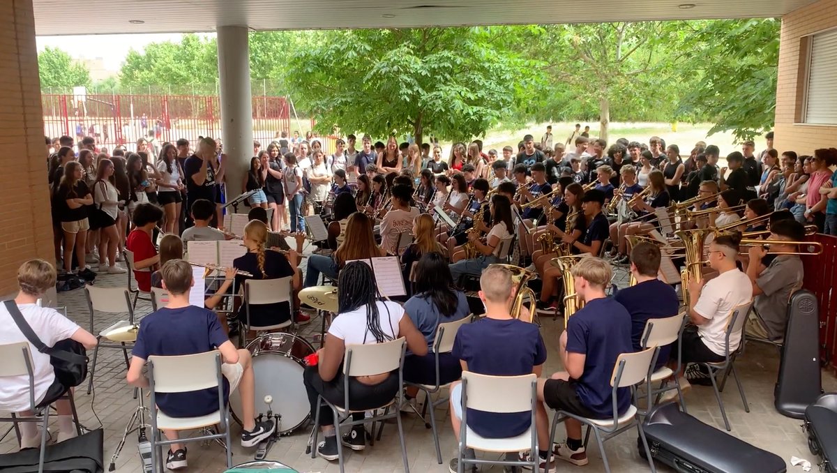 ClassbandParla's tweet photo. No te pierdas el Padlet de nuestro proyecto #ErasmusPlus KA-121-SCH que ha unido a las #Classband y a las comunidades educativas de dos centros de Lituania y España. Nuestro agradecimiento a
@sepiegob por hacer posible esta experiencia. @IESCopernico https://t.co/93P7HGiZDS https://t.co/PuCtEpud32