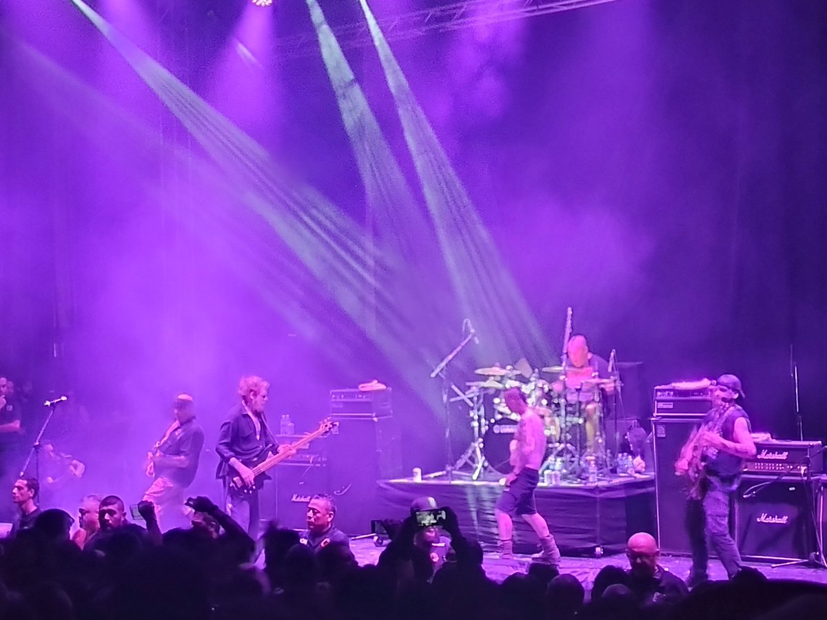 MacabroHallazgo's tweet image. @realDISCHARGE volvió a partir madres en el @circovolador 🔥
#NeverAgain #ProtestAndSurvive #Discharge