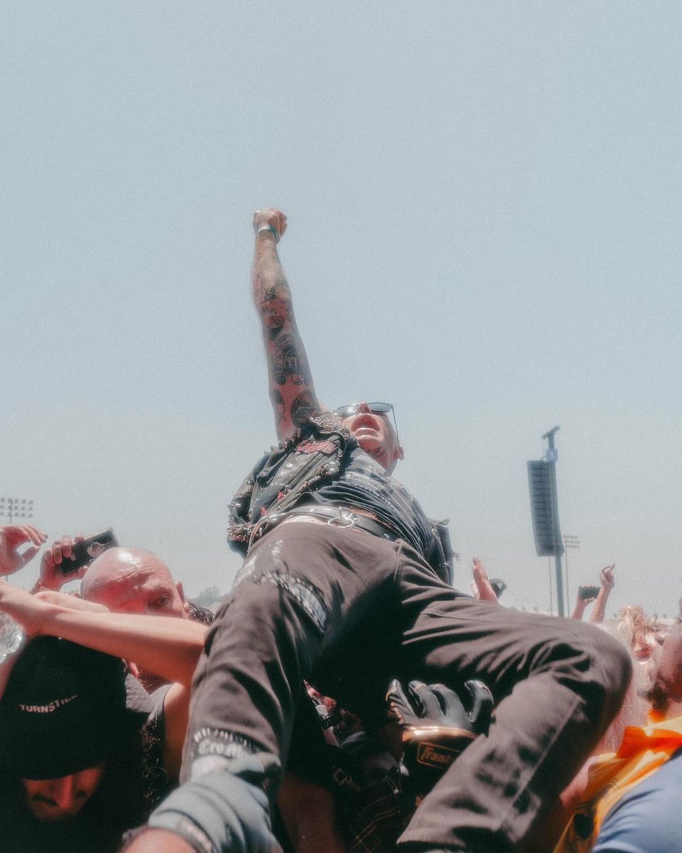 NOVALUESfest's tweet photo. FULL SEND.

📷: @andyboyle @quasarmedia @nijmeddin @jmulka @aldenbonecutter https://t.co/AuEDzlyGzk
