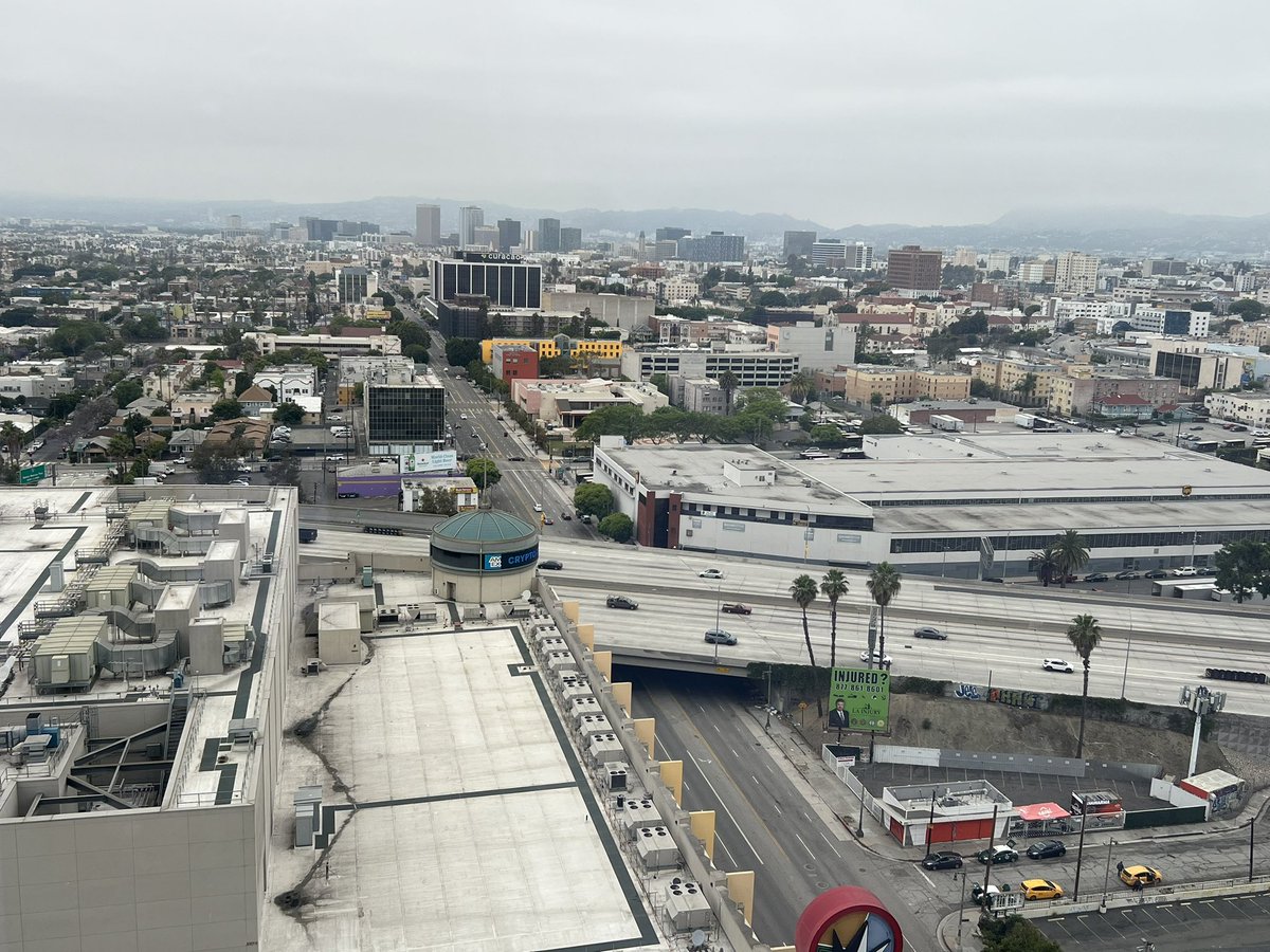 MsSmall2016's tweet photo. What do you see in picture #1? Just as LA has many buildings~there are also many perspectives. Every perspective is important & should have a space to be heard. Dr. Jeffrey Young from @BU_Tweets on organizational leadership was π₯π₯@CahnFellowship @jbland100 #Transformative21 β€οΈ https://t.co/11Tyba9Lpv