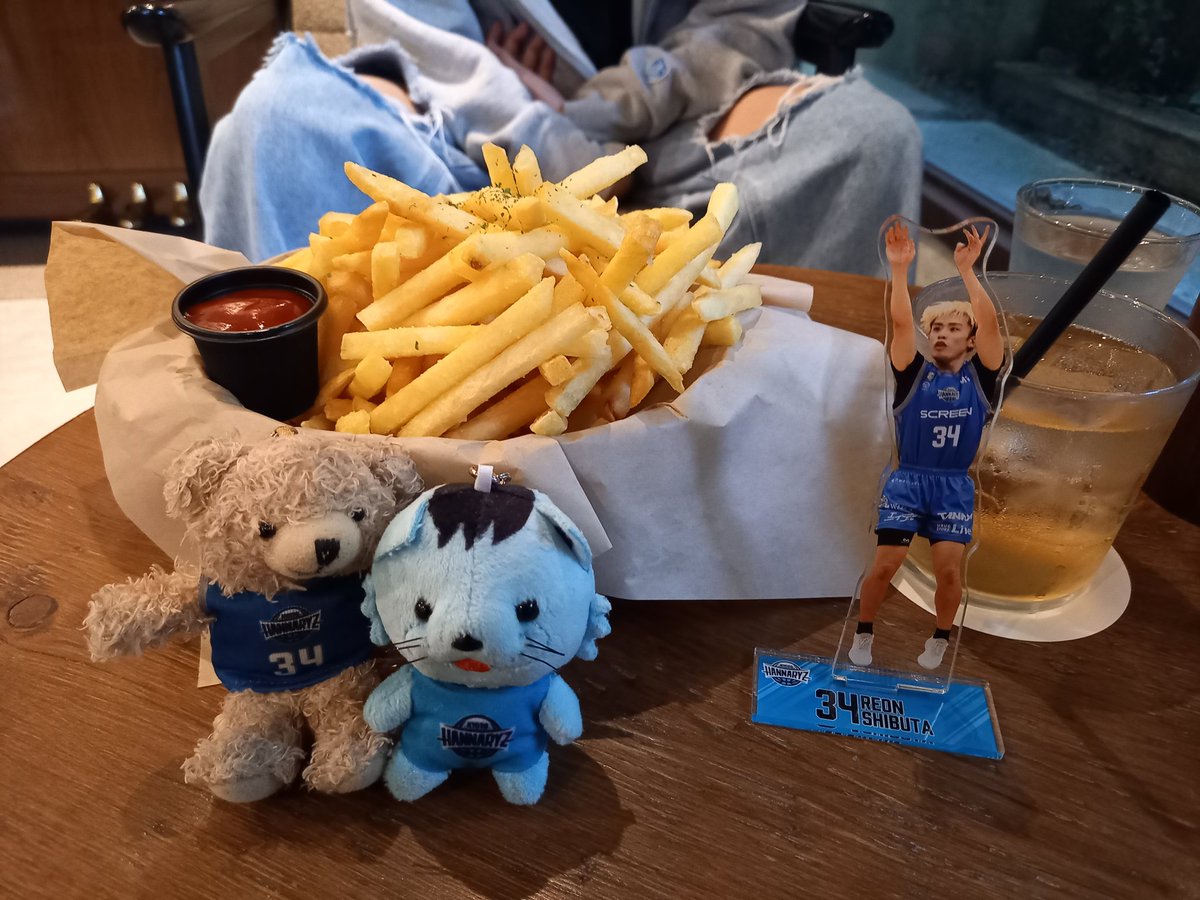 marimoechanneru's tweet photo. 今週も行ってきました‼️
#GREENTERRACE　さんに

先週はアクスタを忘れたのが悔しくて
「もう一度行きたい」という娘の希望で
２週続けておじゃましました🙇

やっぱり料理はおいしく
今日はタルトもいただきました‼️

リベンジできて
大満足の娘です

レオンくんのサイン当たりますように…🛐🛐🛐 https://t.co/kKMcJsZOoj