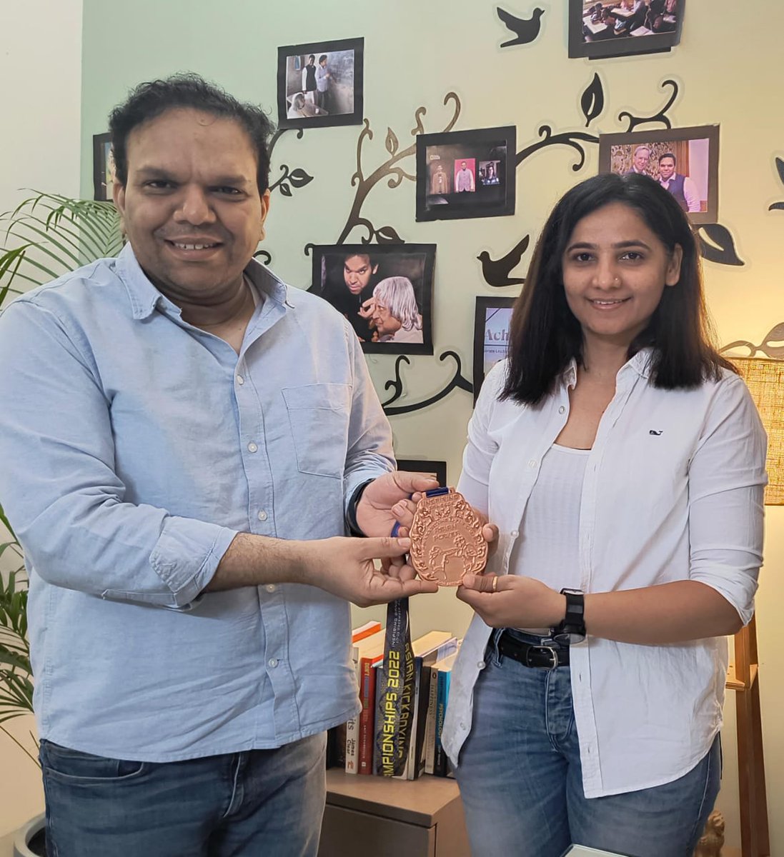 ManishaKick's tweet photo. In my last Visit to New Delhi , Got an opportunity to interact with Mr. Srijan Pal Singh.

He Guided me a lot to persuade my dreams with a lot of motivation. https://t.co/RvbFpqKBLP