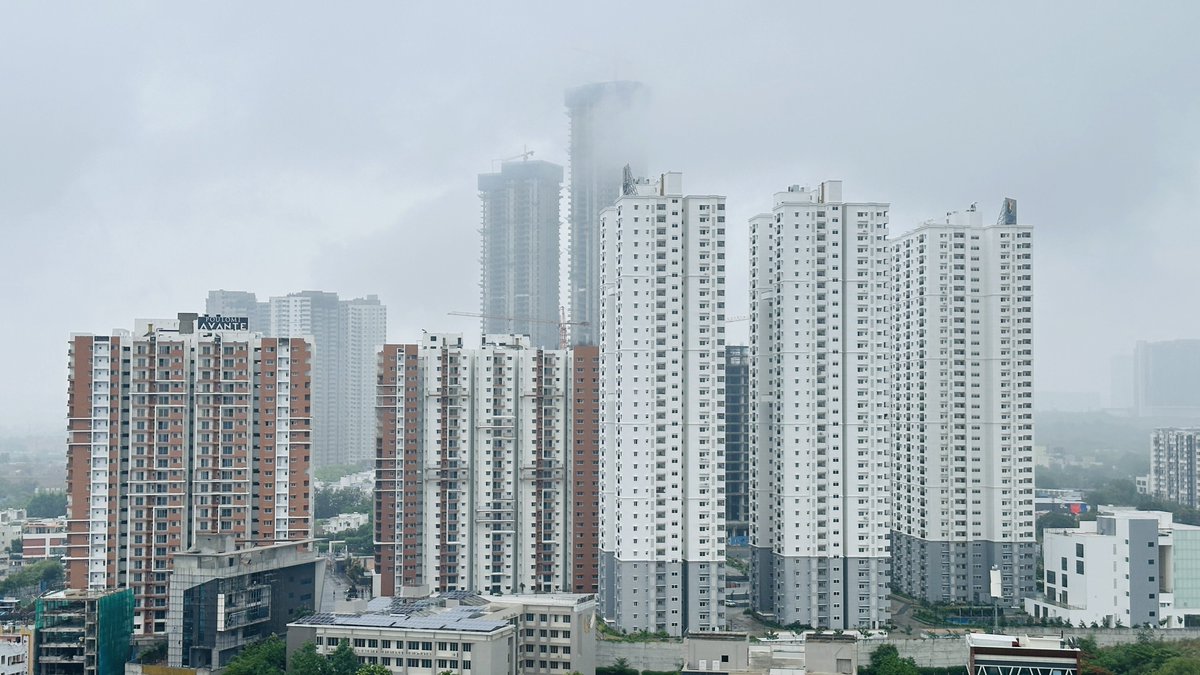 tteredd's tweet image. Beautiful overcast views! #kokapet @HyderabadMojo