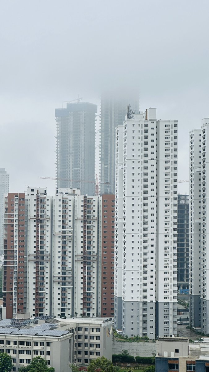 tteredd's tweet image. Beautiful overcast views! #kokapet @HyderabadMojo